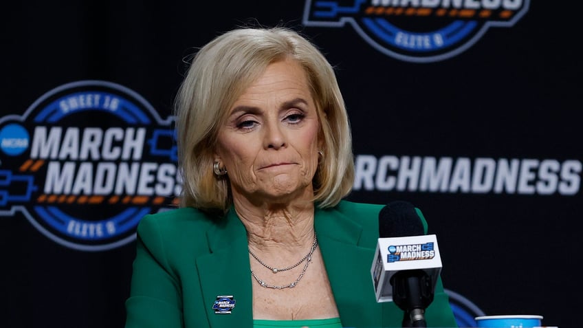 lsus kim mulkey angel reese reveal what they told iowas caitlin clark after elite eight loss