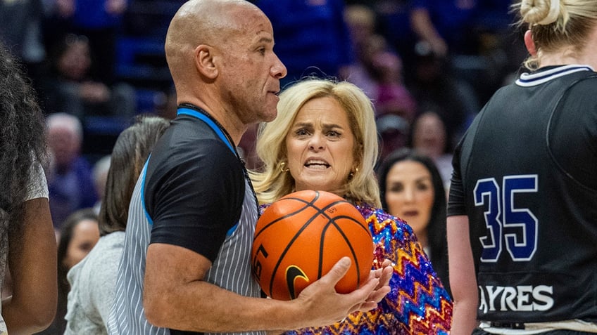 Kim Mulkey angry