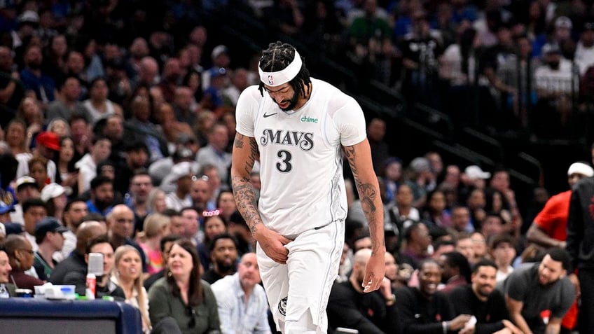 Anthony Davis hurt