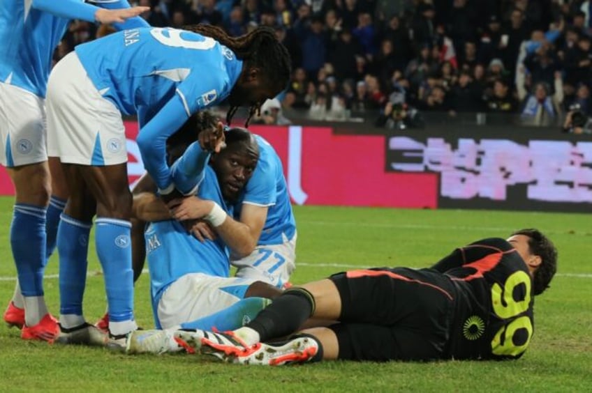 Romelu Lukaku (C) celebrates scoring his fifth goal of the season