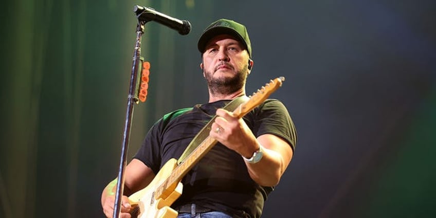 luke bryan jokes he lost a tremendous amount of money after canceling concerts