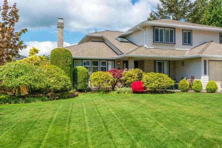 luxury housing market no longer out of reach for some move up buyers report