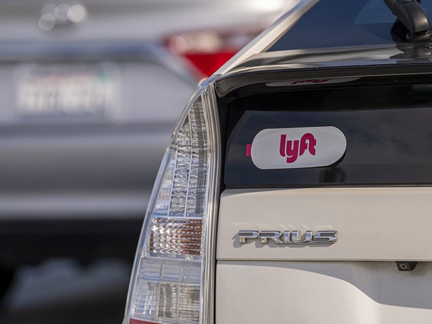 lyft launches feature allowing women nonbinary customers to request drivers by sex