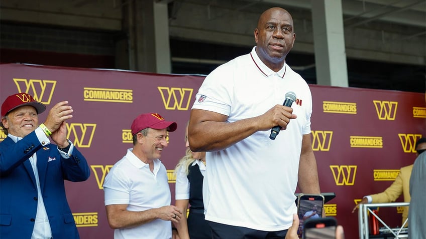 magic johnson critical of commanders in bears loss played with no intensity or fire