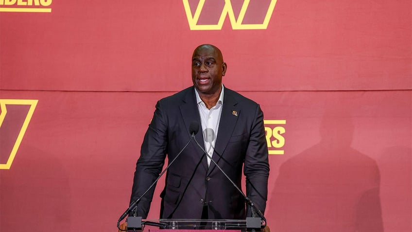 magic johnson critical of commanders in bears loss played with no intensity or fire