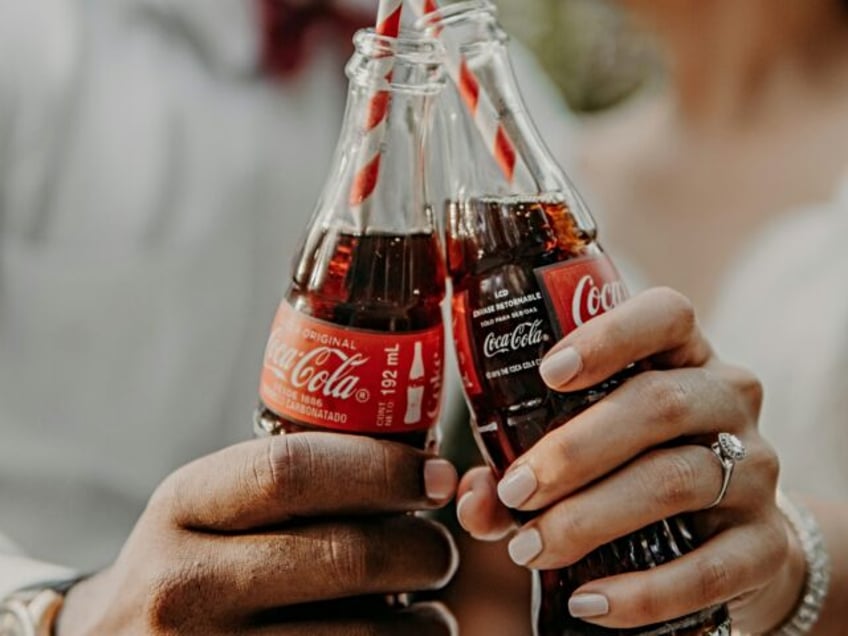 Steak 'n Shake announced this week that it will soon offer Coca-Cola with real cane sugar
