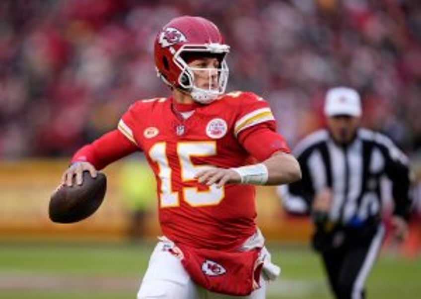 Mahomes, Chiefs advance to AFC fInale with 'team win' over Bills