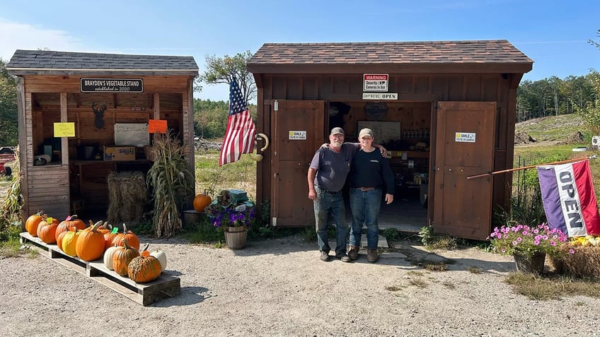 maine teens vegetable stand thrives after a disappointing robbery the kid has heart