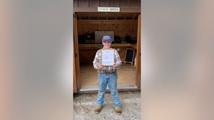 maine teens vegetable stand thrives after a disappointing robbery the kid has heart