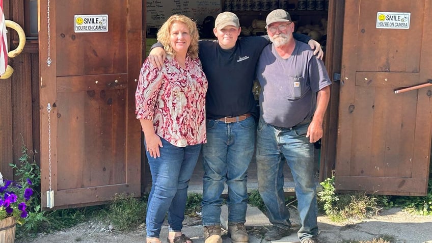 maine teens vegetable stand thrives after a disappointing robbery the kid has heart