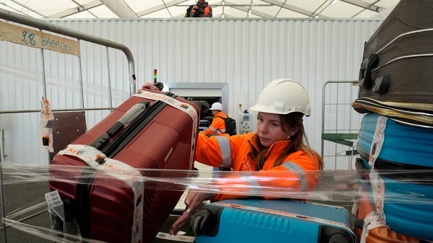 Airport baggage transport