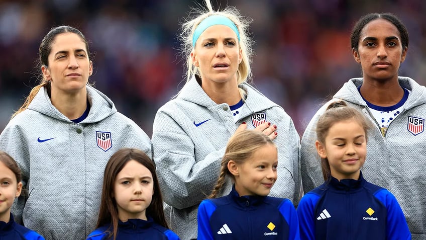 majority of uswnt remains silent as national anthem plays prior to womens world cup opener against vietnam