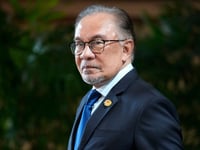 Malaysia seeks strong ties with US but not 'phobia' of China, PM says