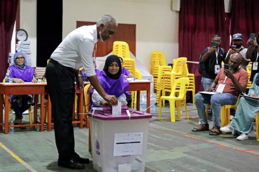 maldives frontrunner eyes closer ties with china