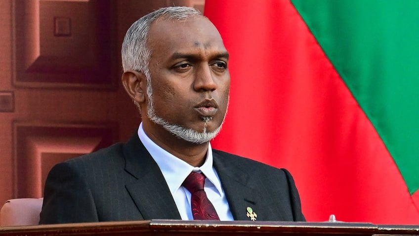 maldives swear in new pro beijing president who vows removal of indian troops