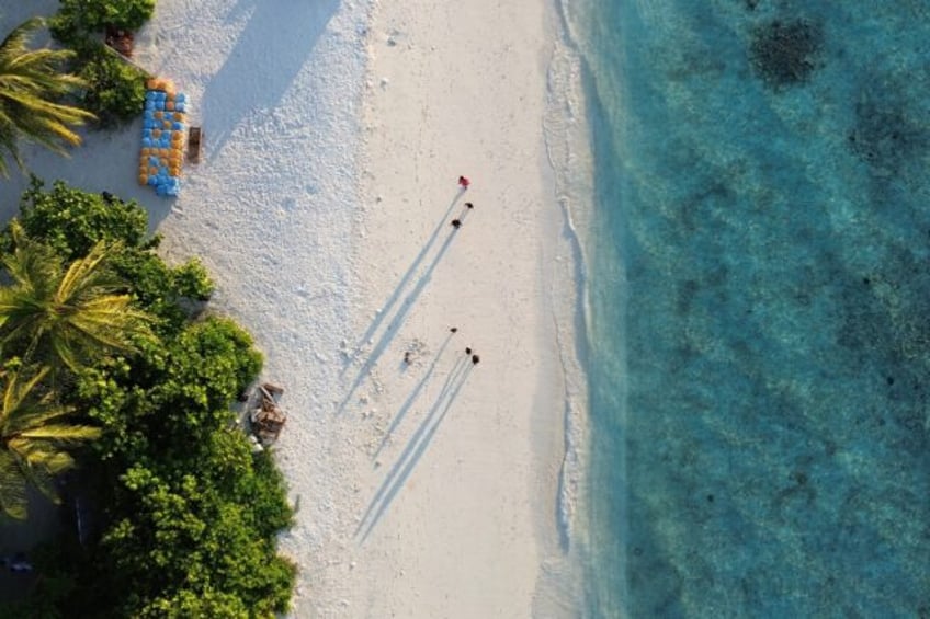 maldives to battle rising seas by building fortress islands