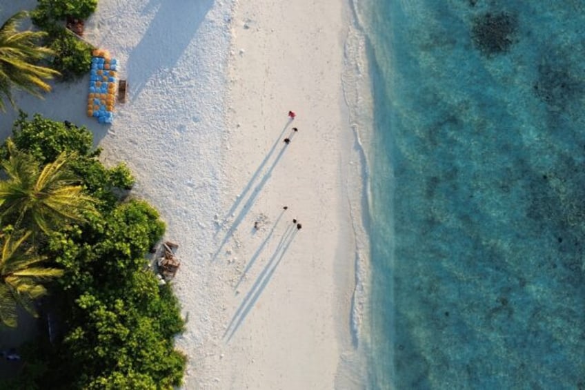 maldives to battle rising seas by building fortress islands