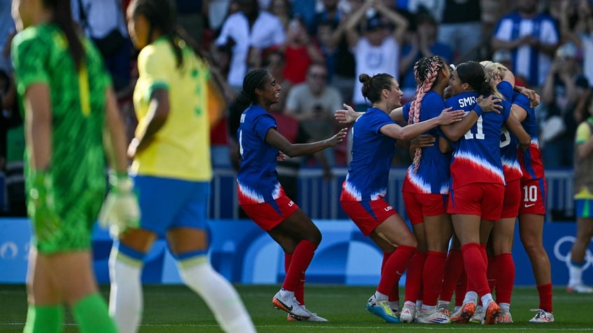 USWNT celebrates