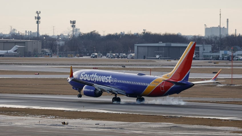 man captured after new orleans tarmac hatch escape dramatic runway struggle caught on video