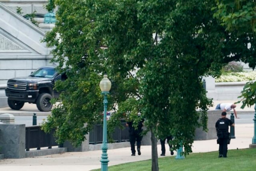 man convicted of bomb threat outside library of congress sentenced to probation after year in jail