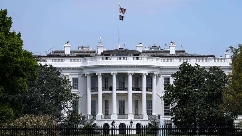 man dies blocks away from white house after suffering gunshot wounds