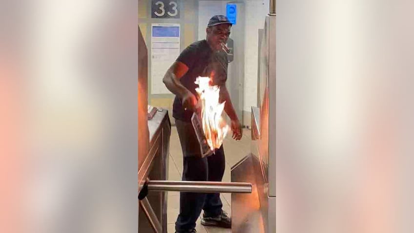 man lights newspapers on fire in nyc subway throws at other riders including kids video