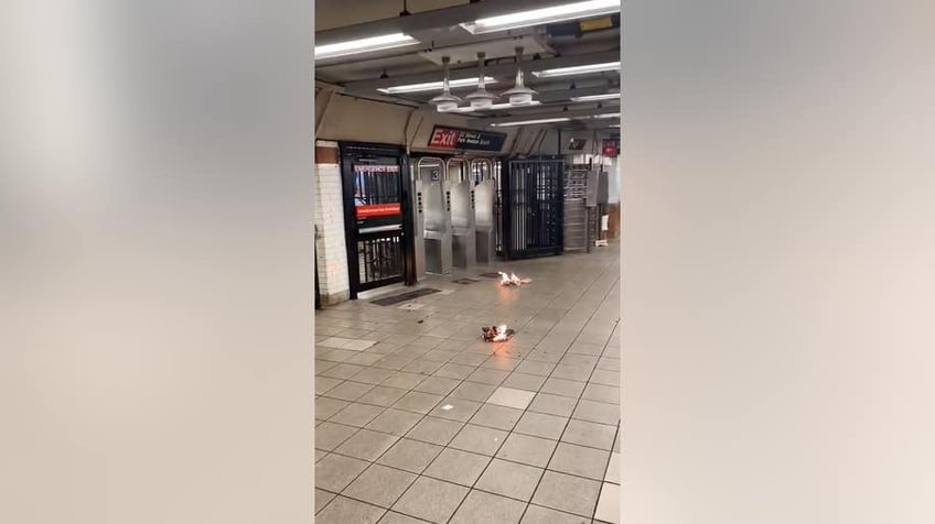 man lights newspapers on fire in nyc subway throws at other riders including kids video