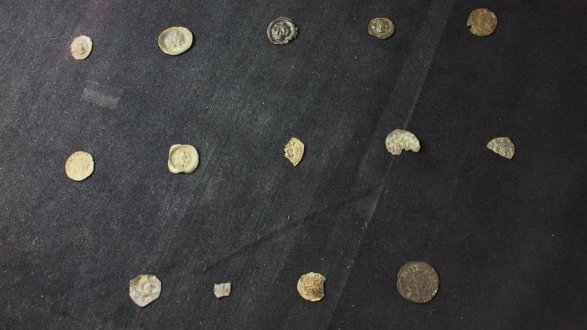 Spread of medieval coins
