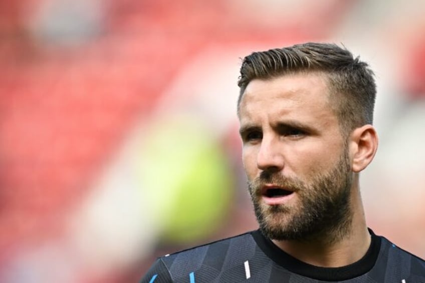 man utds shaw returns to training after injury