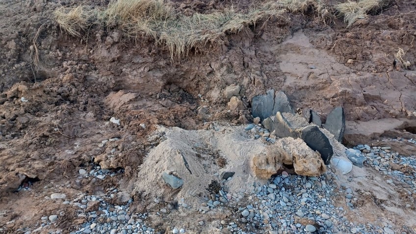 Strange cliff structures