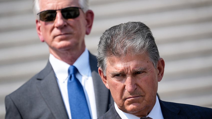 manchin and tuberville bipartisan introduce bill to shake up college sports