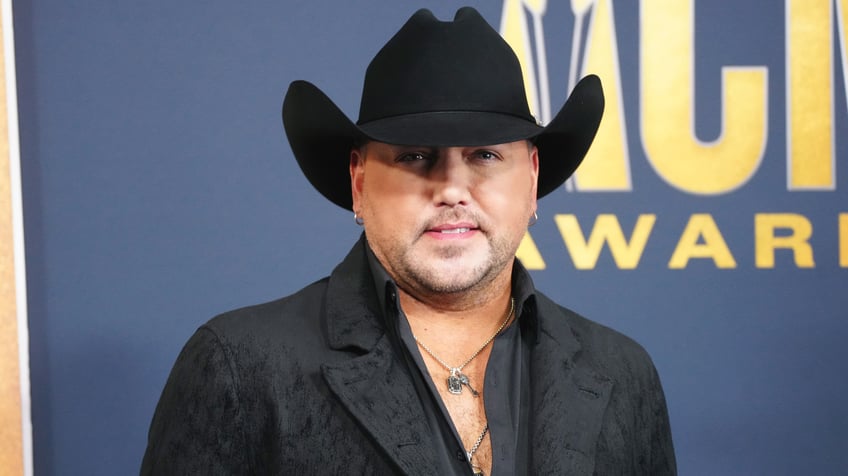many feel jason aldean is latest victim of cancel culture after cmt pulls try that in a small town video