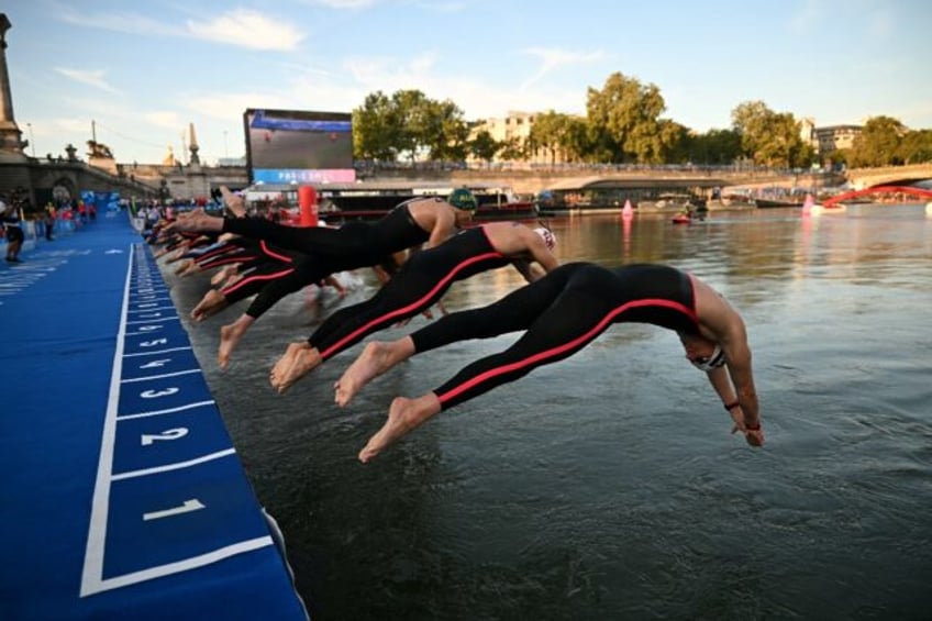 Athletes took the plunge in the Seine