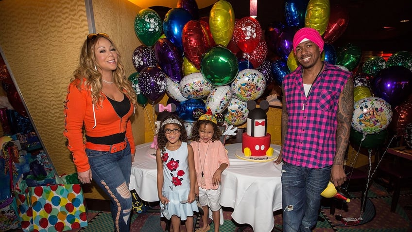 A photo of Mariah Carey and Nick Cannon with their children