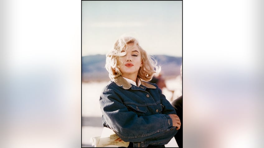 Marilyn Monroe blowing a kiss