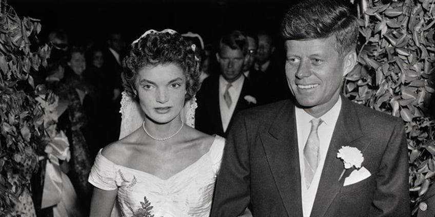 marilyn monroes jfk phone call haunted jackie kennedy years after stars death author claims