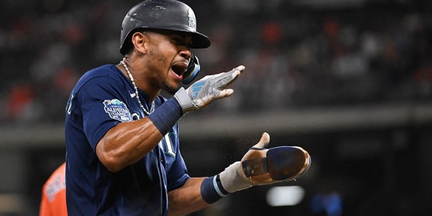 mariners julio rodriguez sets new mlb record with fourth straight 4 hit game