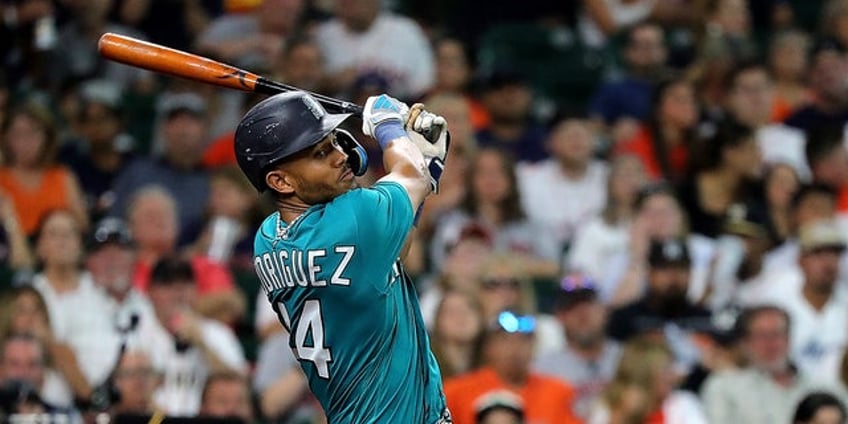 mariners julio rodriguez sets new mlb record with fourth straight 4 hit game