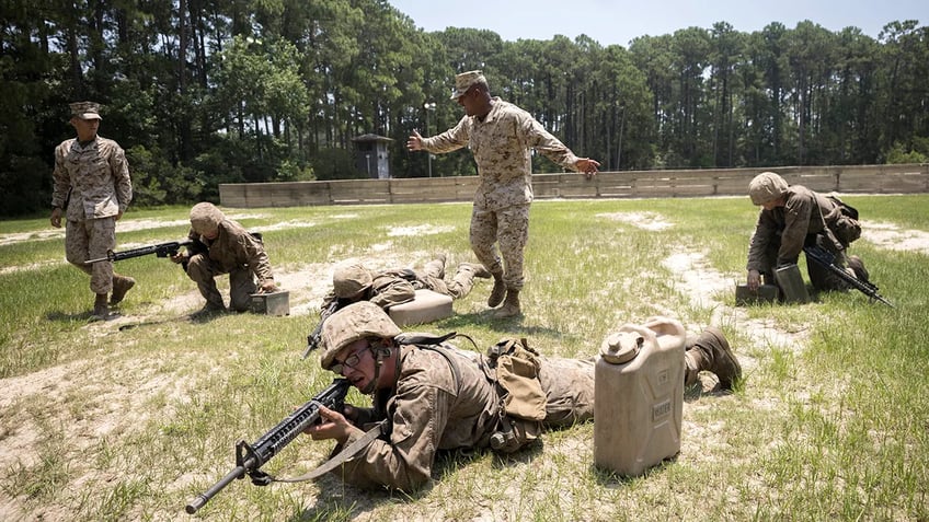 marines to meet recruiting goal this year while other military branches fall short