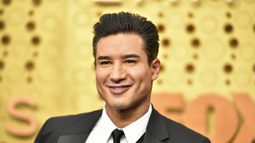 Mario Lopez red carpet