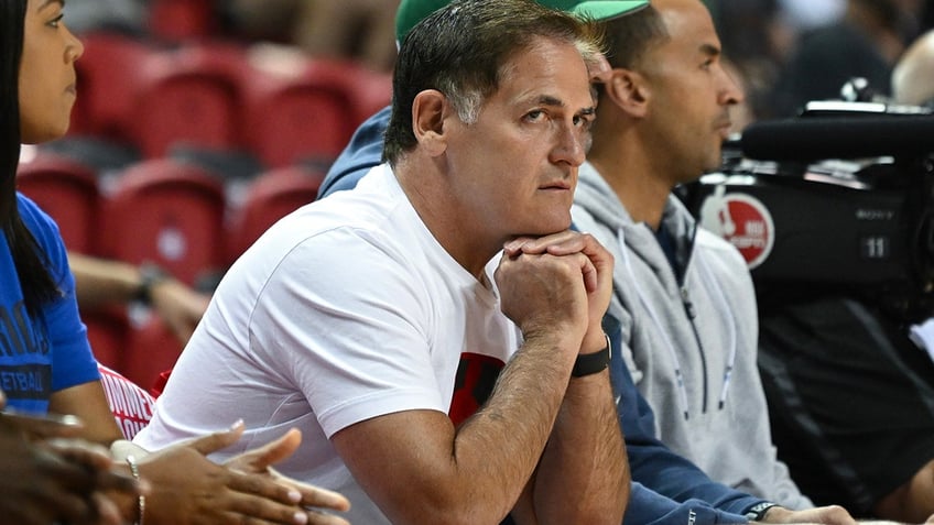 mark cuban jokingly encourages taylor swift to dump travis kelce date mavericks player