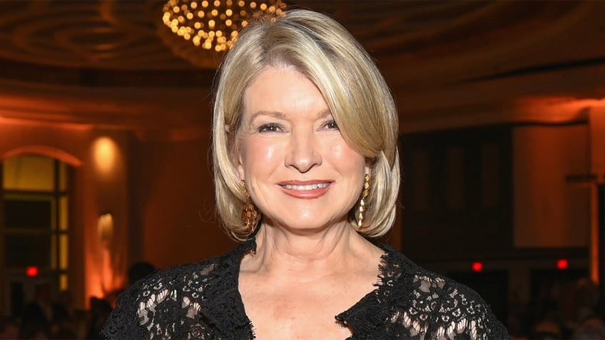 martha stewart cancels thanksgiving after hosting at least 60 dinners over the years