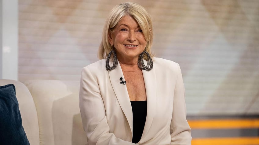 martha stewart cancels thanksgiving after hosting at least 60 dinners over the years