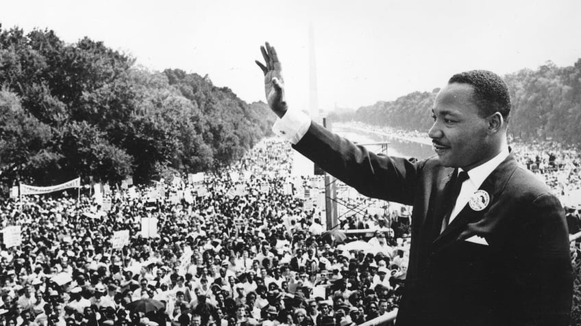 Black American civil rights leader Martin Luther King (1929 - 1968) addresses crowds during the March On Washington at the Lincoln Memorial, Washington DC, where he gave his 'I Have A Dream' speech. (Photo by Central Press/Getty Images)