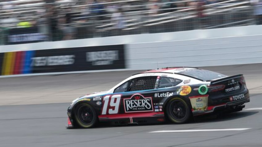 martin truex jr wins at new hampshire motor speedway for 1st time in 30 races