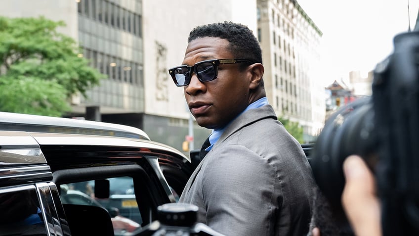 Jonathan Majors leaves court