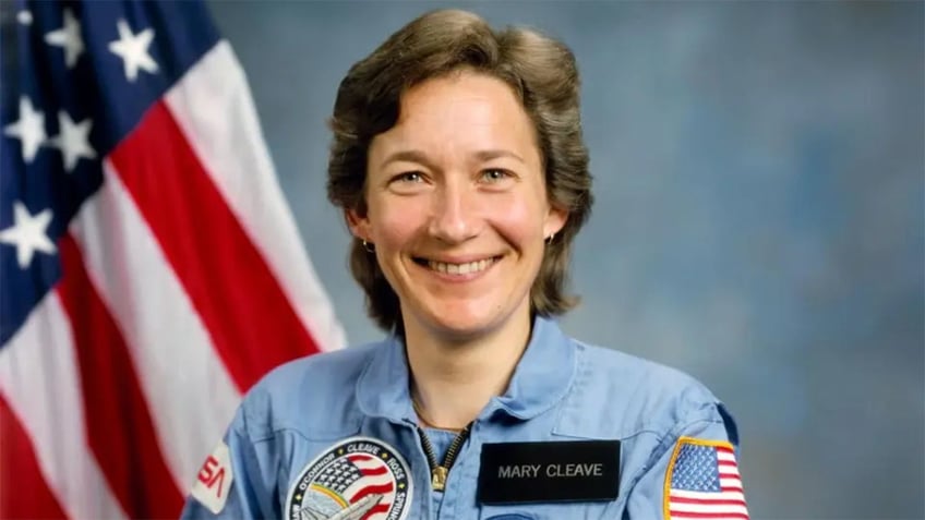 mary cleave first female astronaut to fly after challenger explosion dies at 76