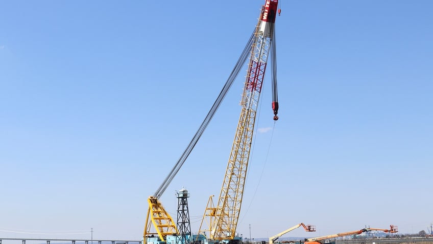 maryland crane used to clean up bridge collapse also was used for a 1970s cia mission