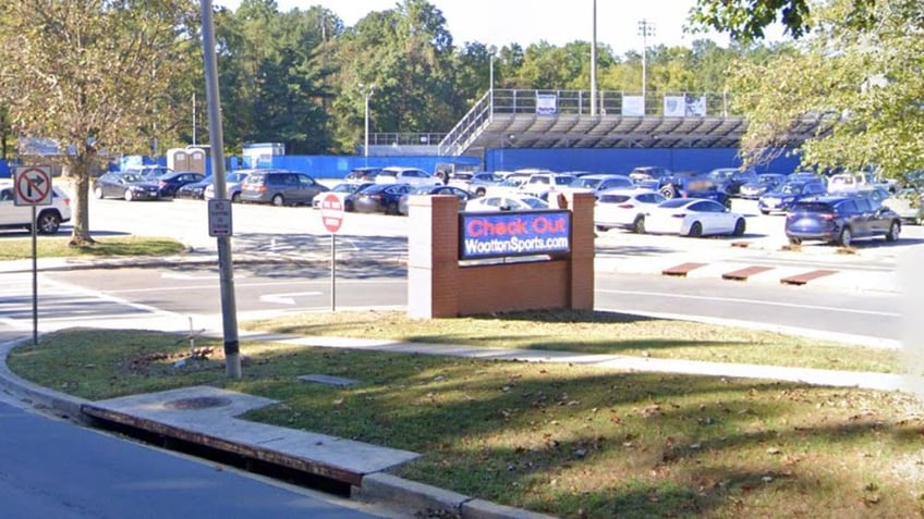 Wootton High School welcome sign