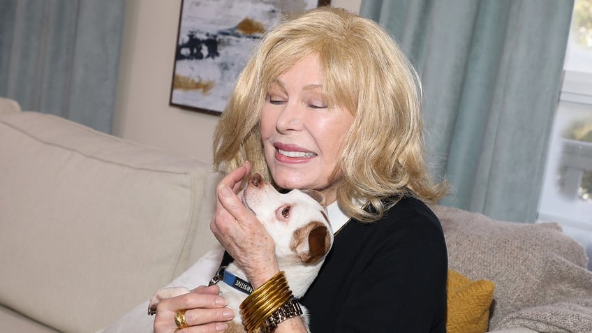 mash star loretta swit explains why she disliked hot lips nickname it was never a comfort zone